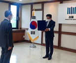 서울남부지검 심재철 검사장, 이종문 이사장 (공로패), 장석일 부이사장 (감사패) 수여식 사진